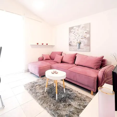 Sea View + Pool 32 M² *