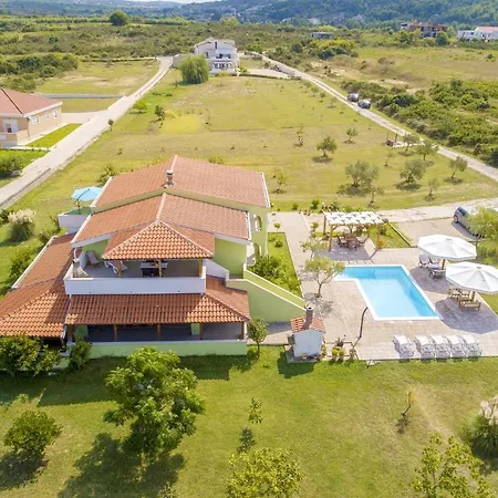 Sea View + Pool 32 M² *