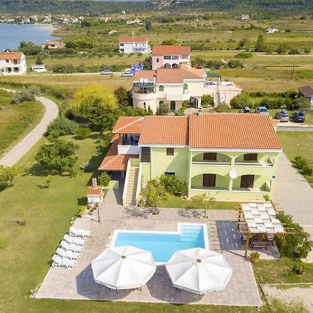 Sea View + Pool 32 M²