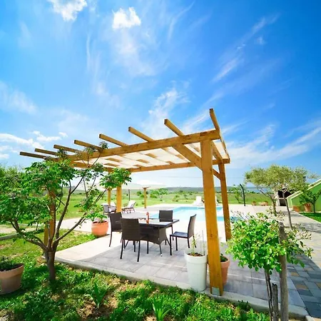 Sea View + Pool 32 M² *