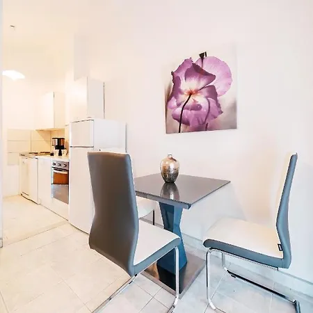 Sea View + Pool 32 M² *