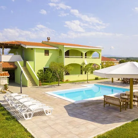 Sea View + Pool 32 M² *