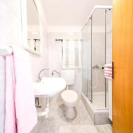 Sea View + Pool 32 M²