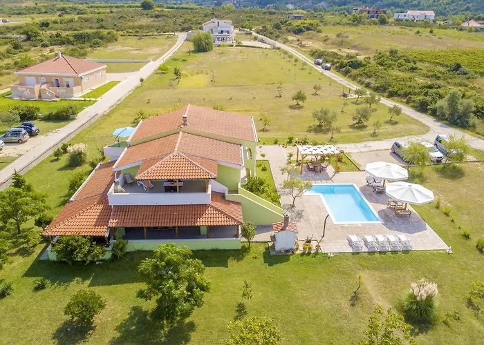 Sea View + Pool 32 M² *