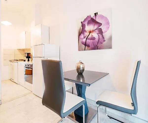 Sea View + Pool 32 M² *