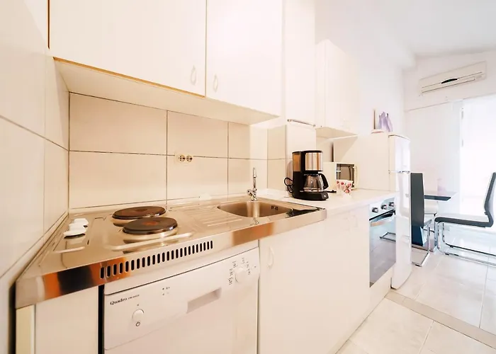 Sea View + Pool 32 M²