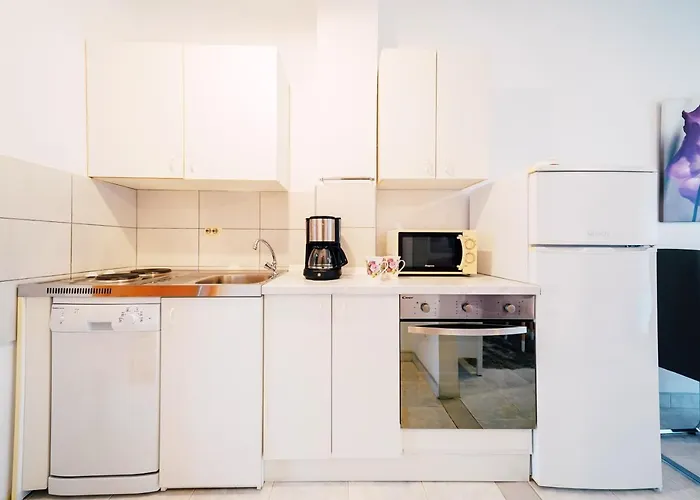 Sea View + Pool 32 M² *