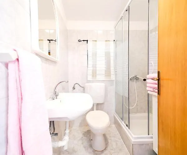 Sea View + Pool 32 M²